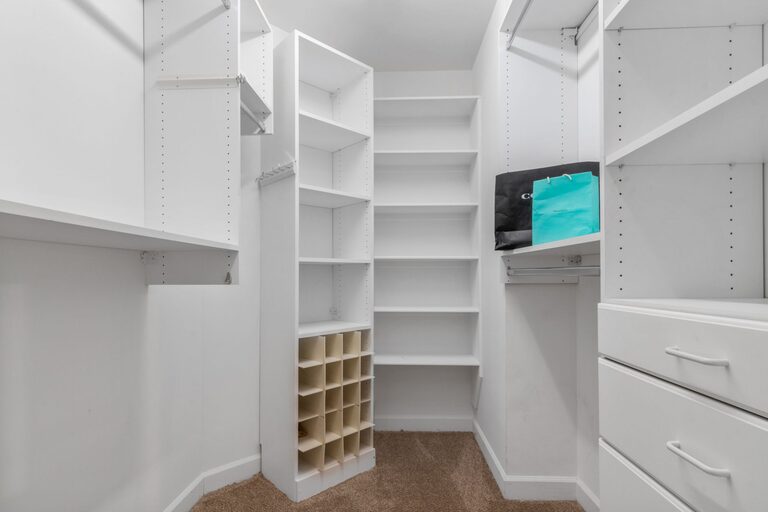 Tips for a Tidy Closet That Stays Organized All Year